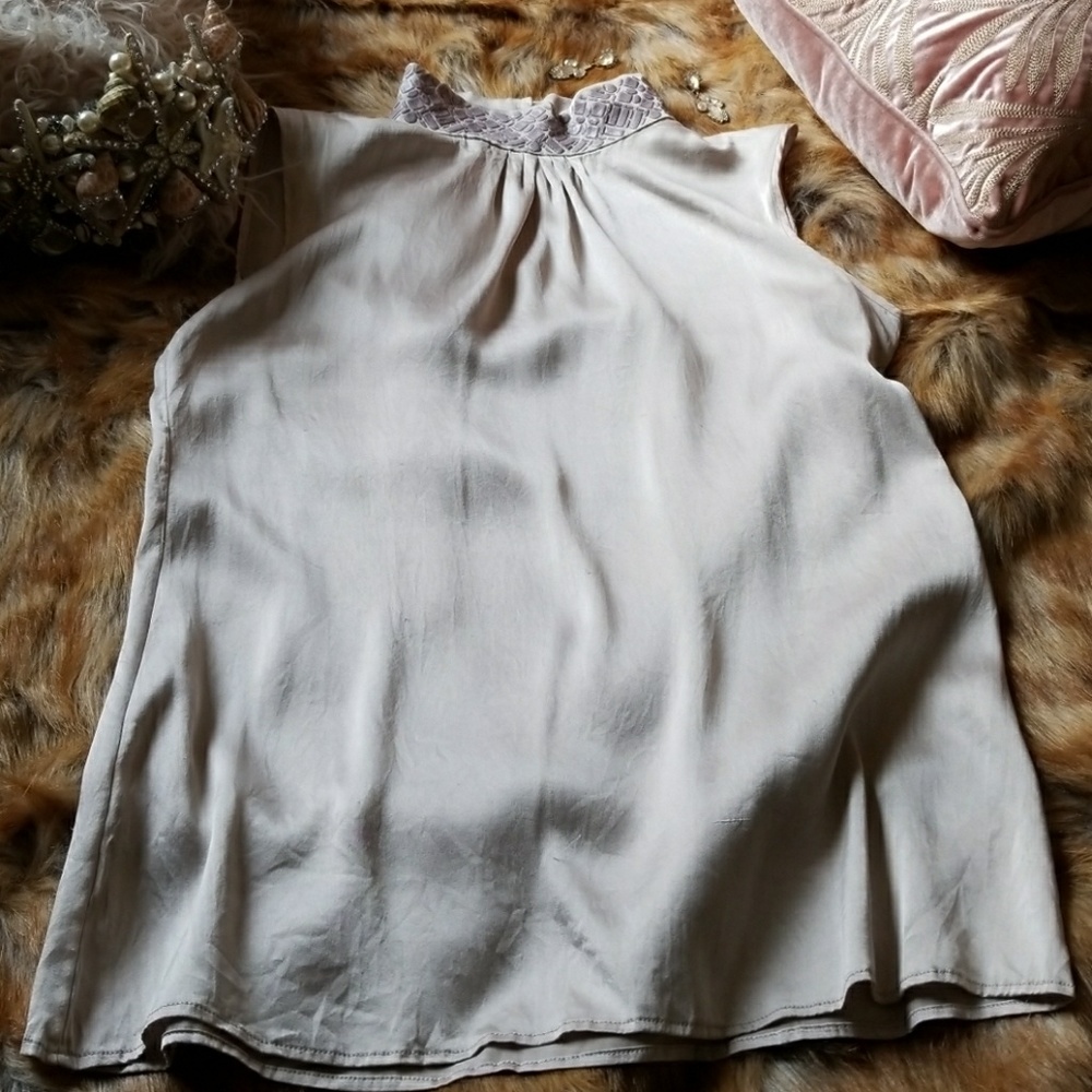 Italian silk blouse. High neck 🌟